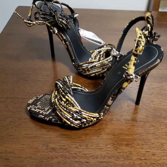 Women shoes - Picture 3 of 8